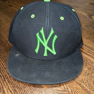 New York Yankees Black/Lime Green ‘47 Snapback Hat